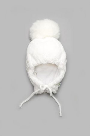белая меховая шапочка на завязках с помпоном недорого