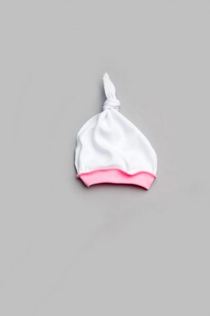 шапочка с узелком белая с розовым для новорожденной недорого