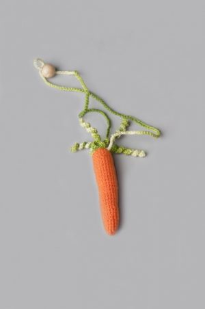 слингоигрушка морковка вязаная недорого